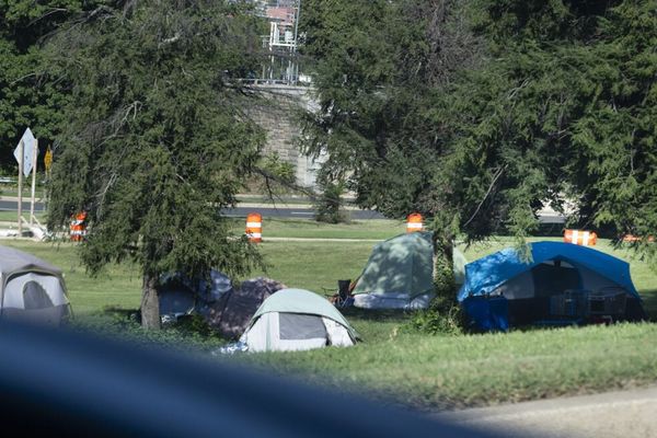 トランプ氏、ゴルフ場の途中にいるホームレスに退去命令