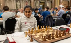 10歳の少女、チェスのグランドマスターを破り、史上最年少の記録更新