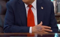 トランプ氏の右手の甲に奇妙なアザ、健康上の疑惑が浮上