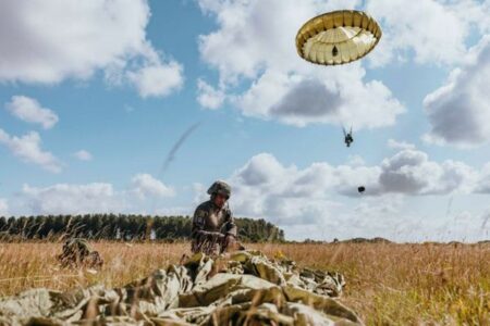 英軍がウクライナに部隊を派遣へ、トランプ政権の安全保障提供を受け