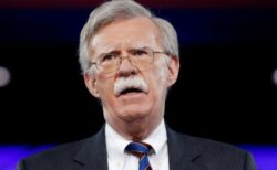 トランプ氏の政治的復讐か？FBIがジョン・ボルトン氏の自宅を家宅捜査