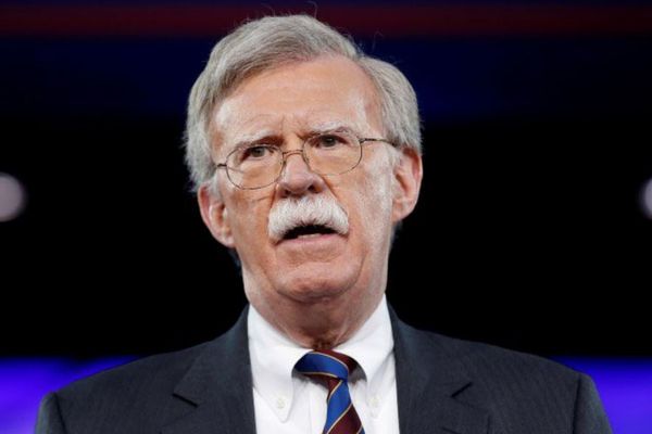 トランプ氏の政治的復讐か?FBIがジョン・ボルトン氏の自宅を家宅捜査