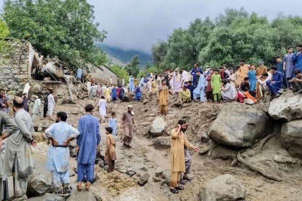 パキスタン北部の豪雨、2日間で少なくとも321人が死亡