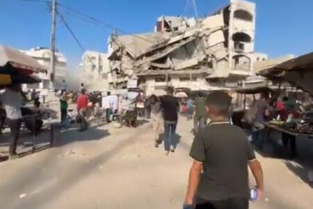 イスラエル軍、ガザ市の市場を攻撃、5人死亡、50人が負傷