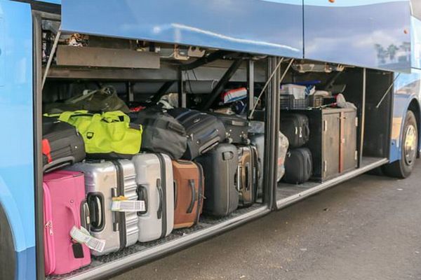 2歳の少女をスーツケースに入れて、旅をしていた女を逮捕【ニュージーランド】