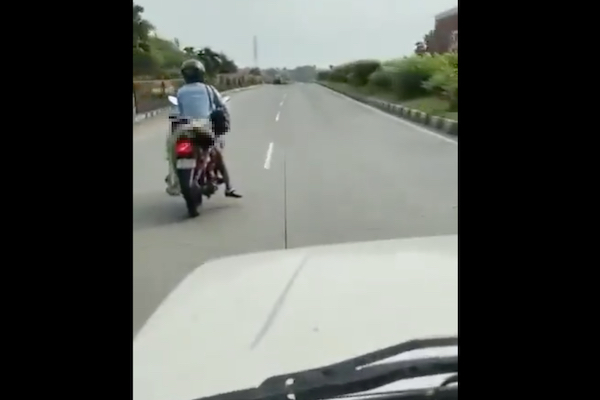 轢き逃げされた妻の遺体を自分のバイクで運ぶ夫、拡散中の動画が悲しすぎる