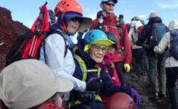102歳の日本人男性が富士山の登頂に成功、ギネス世界記録を更新
