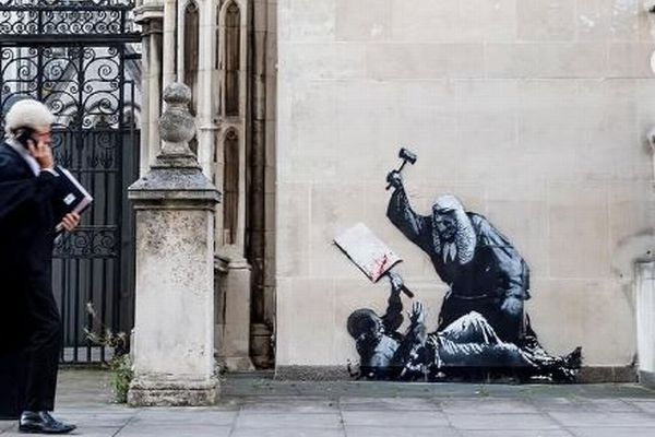 英警察がバンクシーへの捜査を開始、裁判で正体が明らかになるか？
