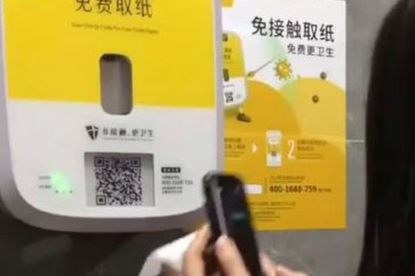 こんなトイレは嫌だ！広告を見るまで紙が出てこない中国の公衆トイレ【動画】