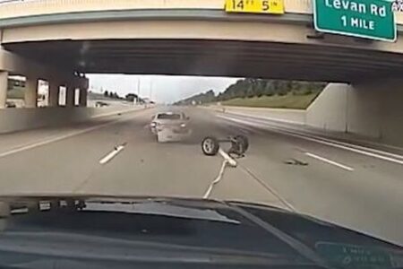米警察が盗難車を追跡、「グラップラー」で完全に停止させ、犯人を逮捕【動画】