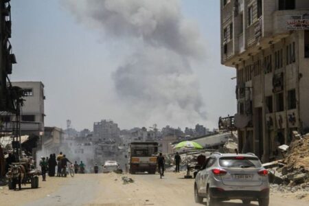 ガザ市中心部へイスラエル軍が進攻を準備、52人のパレスチナ人が死亡