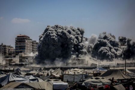 ガザ地区でイスラエル軍が53人を殺害、ヨルダン川西岸で100人以上を拘束