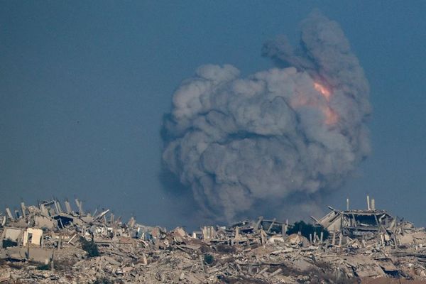 イスラエル軍がガザ市中心部へ進軍、絶え間ない攻撃を継続