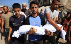 ガザ地区で、イスラエル軍が105人のパレスチナ人を殺害、多くの子供も犠牲に