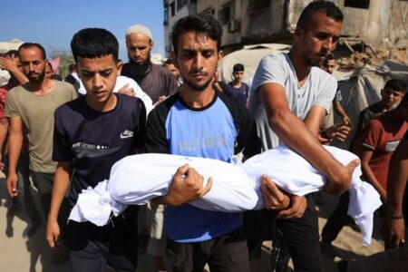 ガザ地区で、イスラエル軍が105人のパレスチナ人を殺害、多くの子供も犠牲に