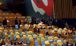 国連総会でネタニヤフ首相が演説、各国の代表団が次々と退席