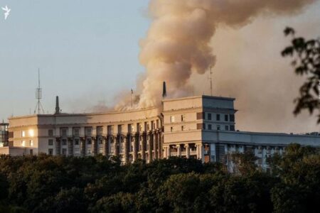 ロシア軍がウクライナ全土へ最大規模の攻撃、政府庁舎の建物も被弾