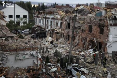 ロシア軍がウクライナ各地へ、12時間続けて空爆、少なくとも4人が死亡