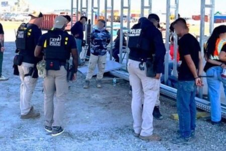 ICEが韓国自動車メーカーの工場を捜索、約475人の労働者を拘束