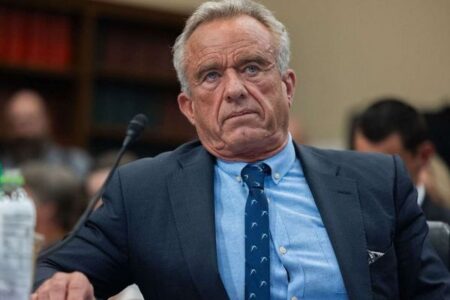 米保健福祉省の職員1000人以上が、ケネディ長官の辞任を求める