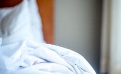 慢性的な不眠症の人は、認知症を発症する可能性が40%高いと判明