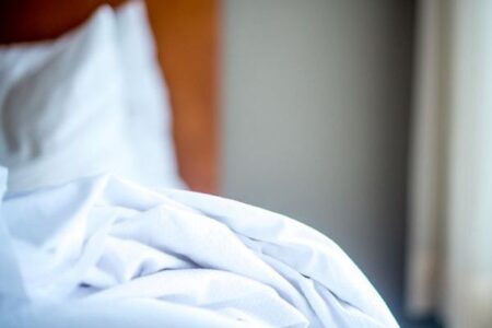慢性的な不眠症の人は、認知症を発症する可能性が40%高いと判明