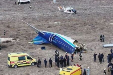 プーチン大統領、ロシア軍がアゼルバイジャンの旅客機を墜落させたと認める