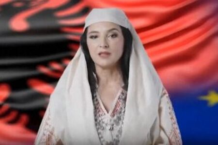 アルバニアのAI大臣が妊娠?83人の子供を授かっていると首相が主張