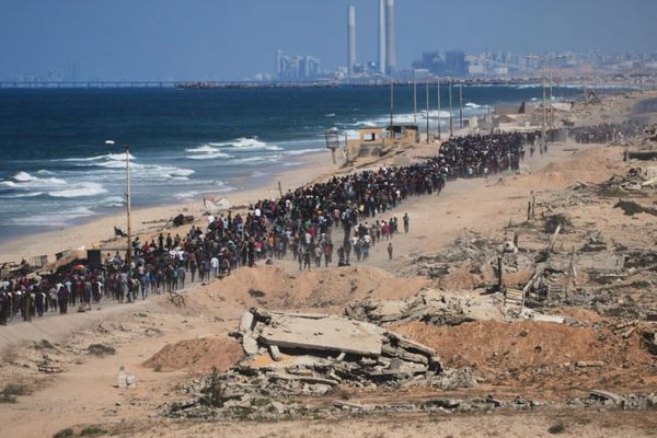 ガザ地区でイスラエル軍が撤退、避難していたパレスチナ人が北部へ帰還
