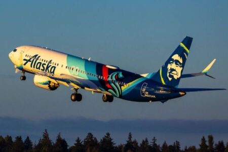「アラスカ航空」が全米で一斉に運航を停止、IT障害による影響