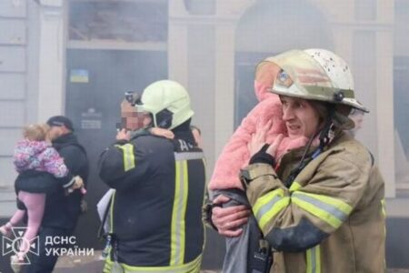 米政府、ロシアへ経済制裁、ウクライナでは6人が死亡