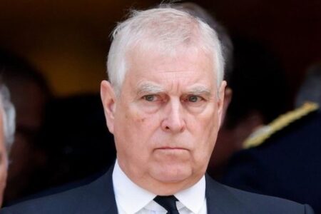 英・アンドリュー王子、全ての称号を剥奪、ウィンザー城からも強制退去