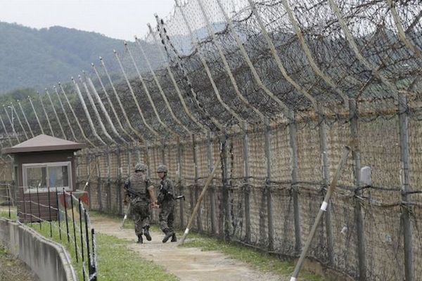 北朝鮮の兵士、厳重な非武装地帯を越えて、韓国へ亡命