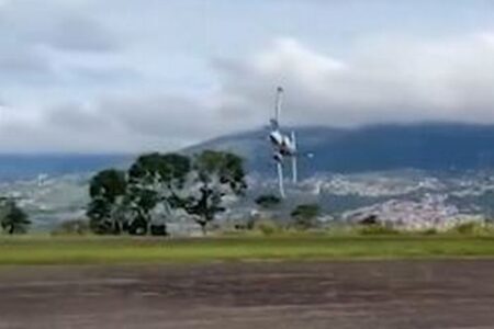 軽飛行機が離陸してすぐに墜落、2名死亡【ベネズエラ】