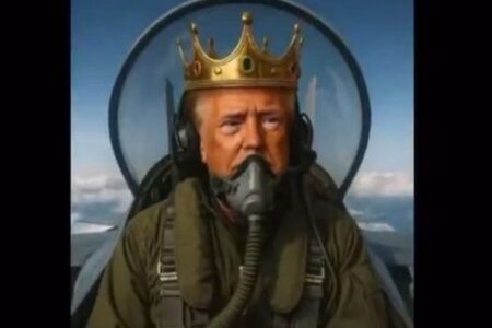 トランプ大統領、抗議デモの参加者にウンコ爆弾を投下する動画を投稿