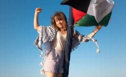 イスラエル軍に拘束されたグレタさん、拘置所で虐待を受ける