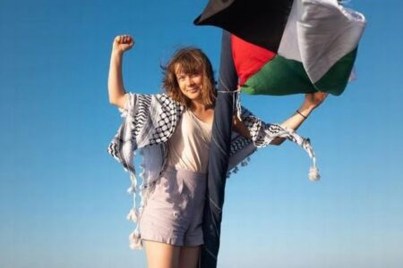 イスラエル軍に拘束されたグレタさん、拘置所で虐待を受ける
