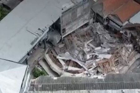 インドネシアで寄宿学校が突然倒壊、91人の生徒などが行方不明