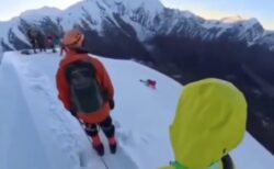 標高5588mの山頂から滑落、死に向かう瞬間が撮影される