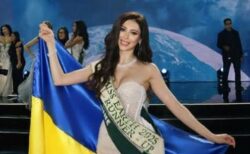 「ミス・アース」に出場したウクライナ代表、舞台で転倒してしまう【動画】