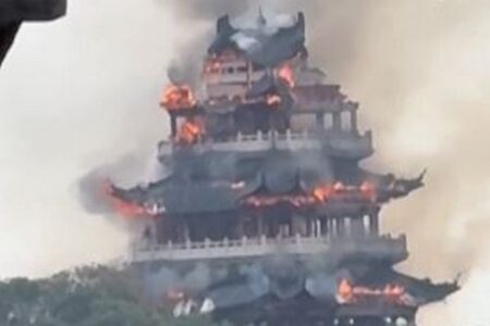 中国の楼閣で火災が発生、観光客の無責任な火の取り扱いが原因