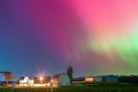 米12州以上でオーロラを観測、美しい色に空が染まる【動画】