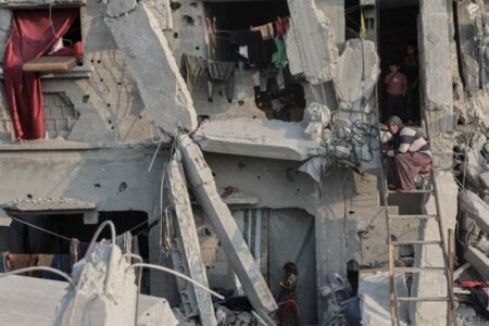 ガザ地区でイスラエル軍がパレスチナ人の集団にドローン攻撃、1人が死亡