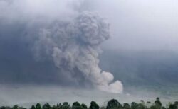 インドネシアのスメル山が大規模噴火、火砕流が発生【動画】