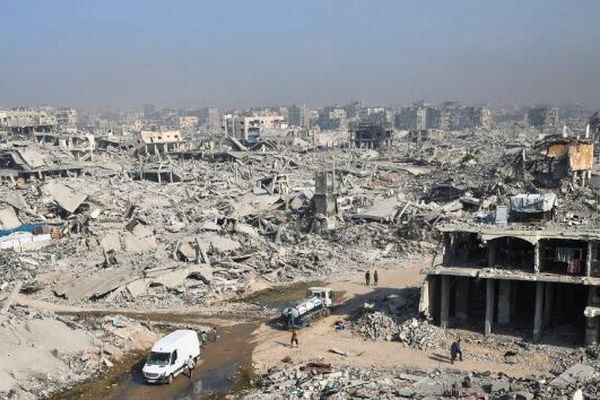 米政府、ガザ地区を2つの区域に分割する計画、復興の行方は?