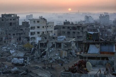 イスラエル軍が再びガザ地区に激しい空爆、25人のパレスチナ人が死亡