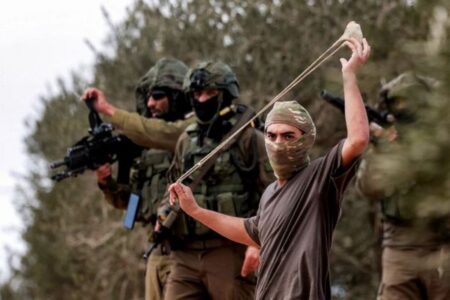 ガザ地区でイスラエル軍の攻撃により4人が死亡、ヨルダン川西岸でも暴力が続く