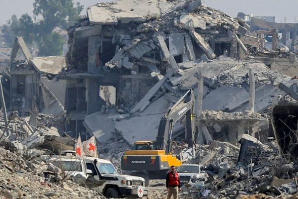 ガザ地区で「ハマス」が人質3人の遺体を引き渡す、イスラエル軍の攻撃で1人が死亡