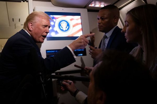 「静かにしろ、ブタめ！」トランプ氏が女性記者に向かって暴言