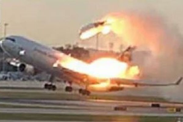 「UPS」の航空機が墜落する瞬間、新たに衝撃的な写真を公開